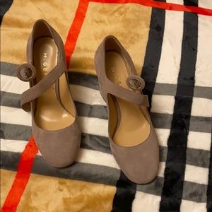 Suede beige shoes